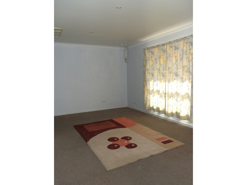 5 Eubar Place, Emerald QLD 4720