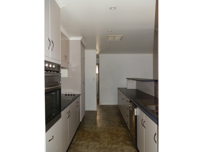 5 Eubar Place, Emerald QLD 4720