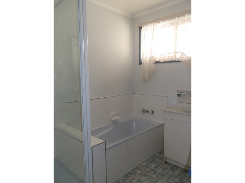 5 Eubar Place, Emerald QLD 4720