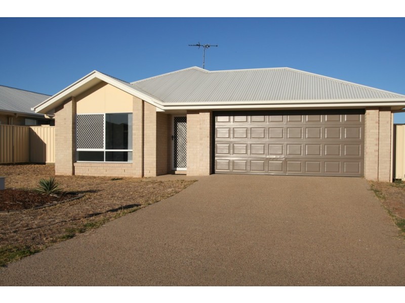 11 Windermere Street, Emerald QLD 4720