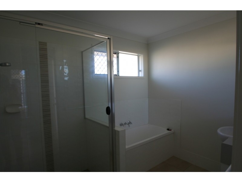 11 Windermere Street, Emerald QLD 4720