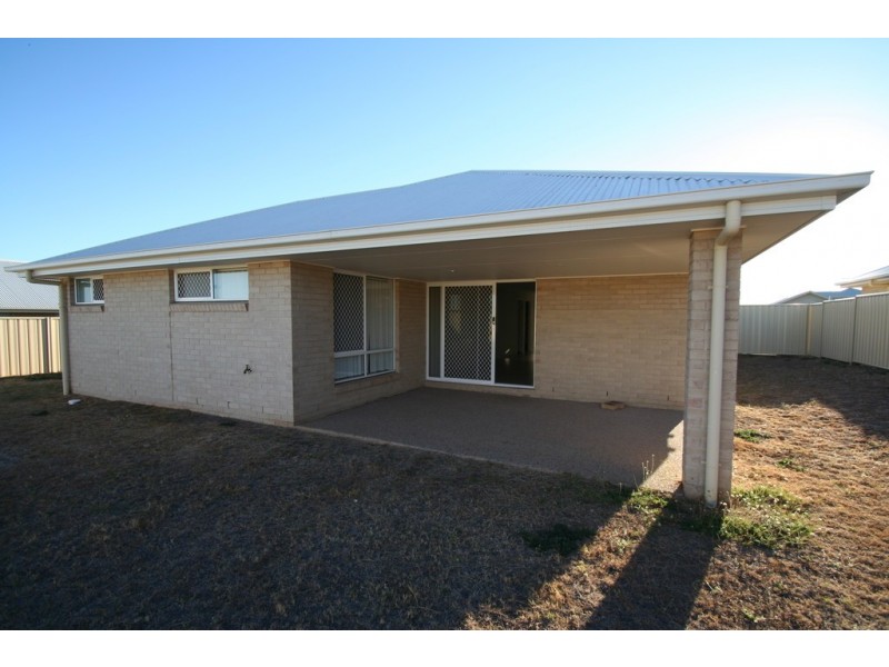 11 Windermere Street, Emerald QLD 4720