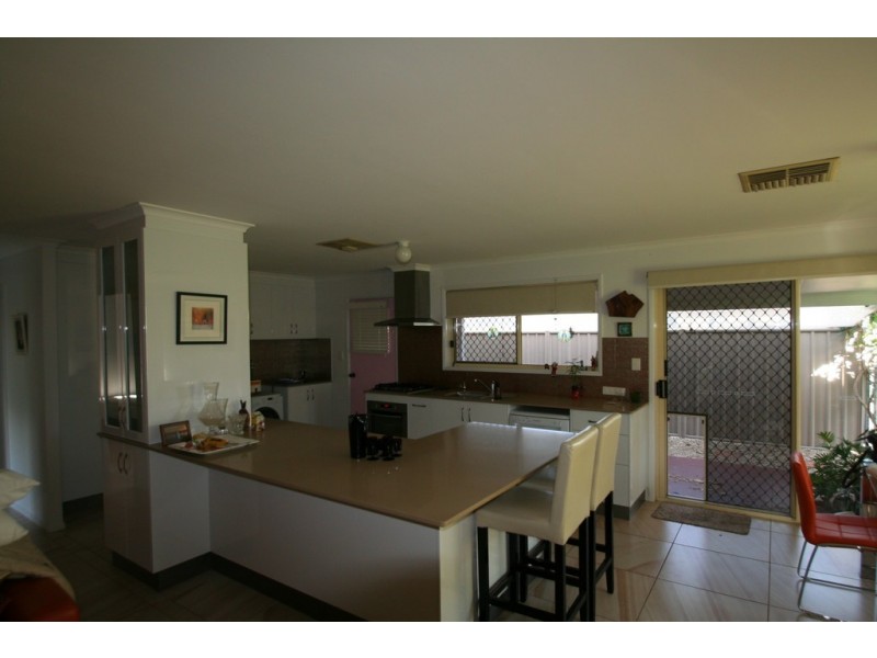 83 Park Avenue, Emerald QLD 4720