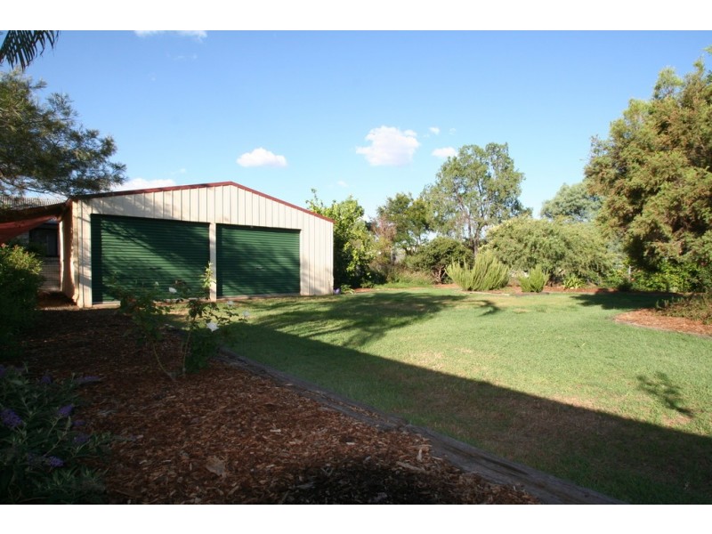 83 Park Avenue, Emerald QLD 4720