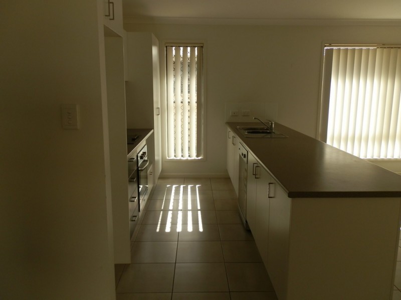 16 Scenic Drive, Emerald QLD 4720