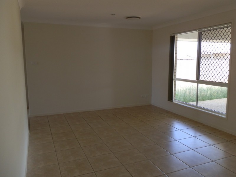 33 Scenic Drive, Emerald QLD 4720