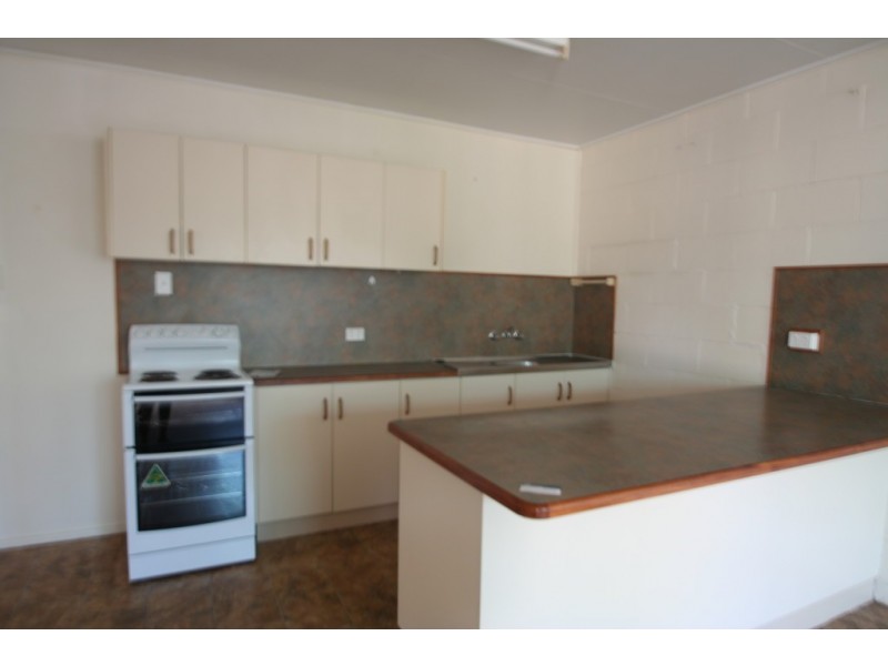 1/40 Old Airport Drive, Emerald QLD 4720