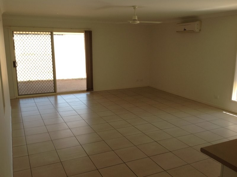 2 Lakeside Drive, Emerald QLD 4720