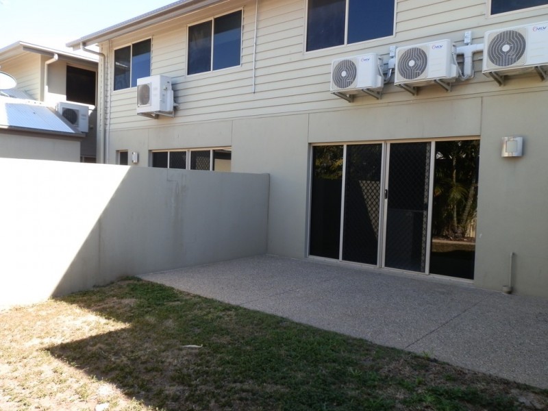 2/2 Guy Street, Emerald QLD 4720