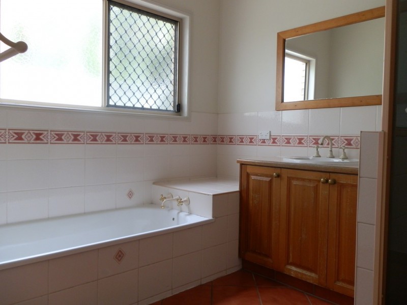 5 Tineele Place, Emerald QLD 4720