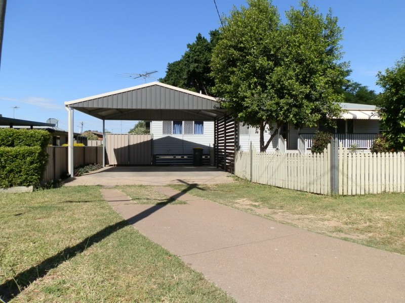 8 Dearden Place, Emerald QLD 4720