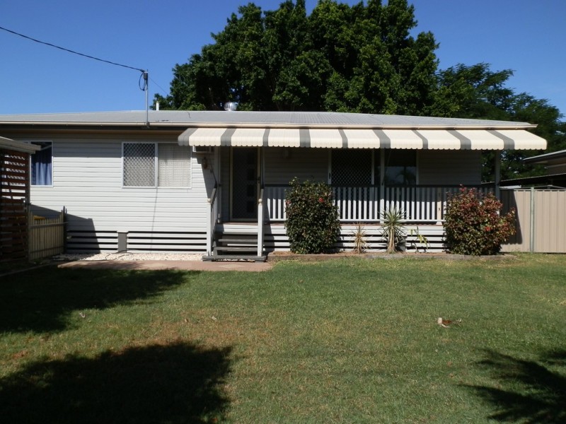 8 Dearden Place, Emerald QLD 4720