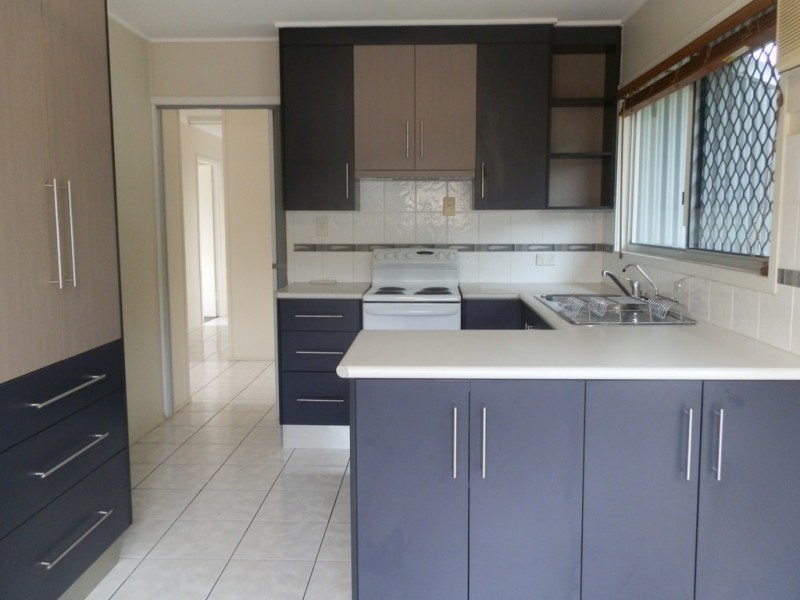 8 Dearden Place, Emerald QLD 4720