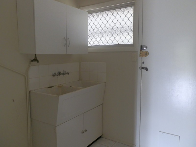 8 Dearden Place, Emerald QLD 4720