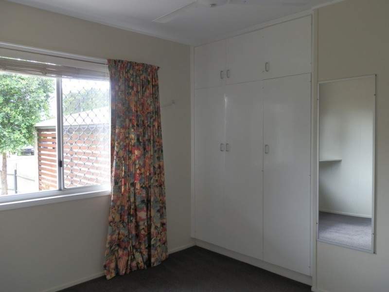 8 Dearden Place, Emerald QLD 4720