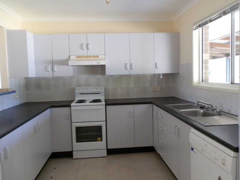 18 Barry Street, Emerald QLD 4720