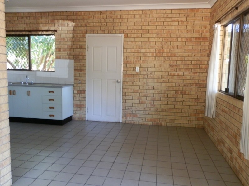 27 Martin Place, Emerald QLD 4720