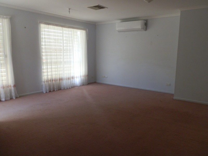 6 Edmonston Drive, Emerald QLD 4720