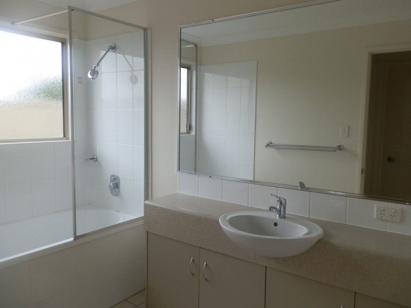 2/11 Glovar Street, Emerald QLD 4720