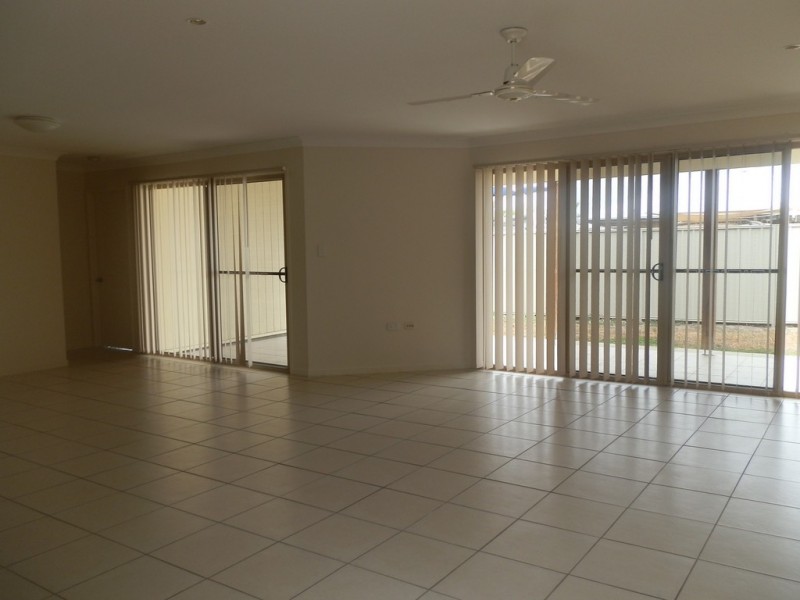 2/11 Glovar Street, Emerald QLD 4720