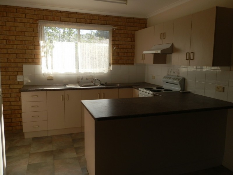 2/165 Opal Street, Emerald QLD 4720