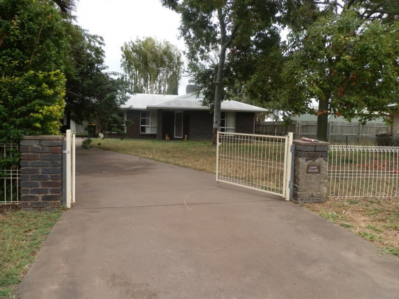 8 Crystal Court, Emerald QLD 4720