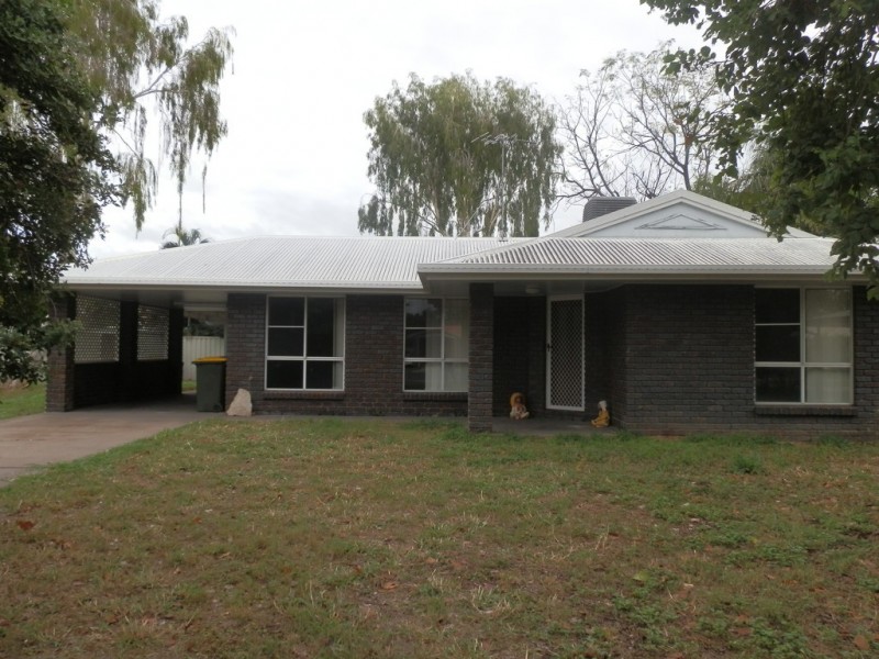 8 Crystal Court, Emerald QLD 4720