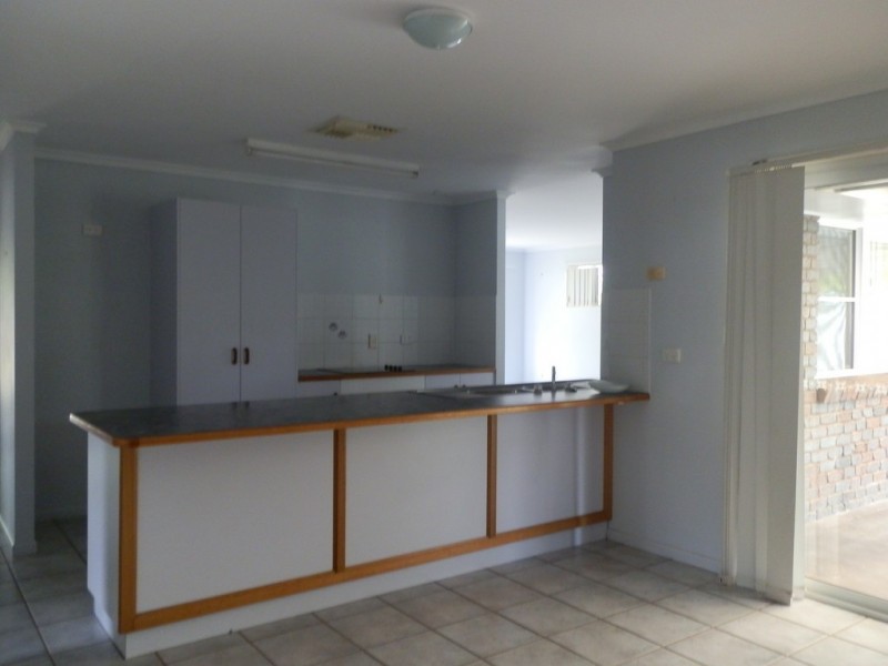 8 Crystal Court, Emerald QLD 4720