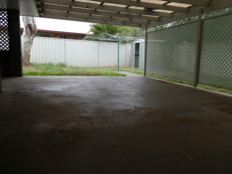 8 Crystal Court, Emerald QLD 4720