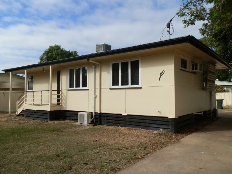 16 Racecourse Road, Emerald QLD 4720