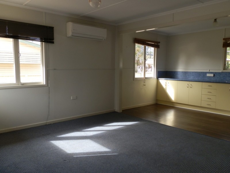 16 Racecourse Road, Emerald QLD 4720