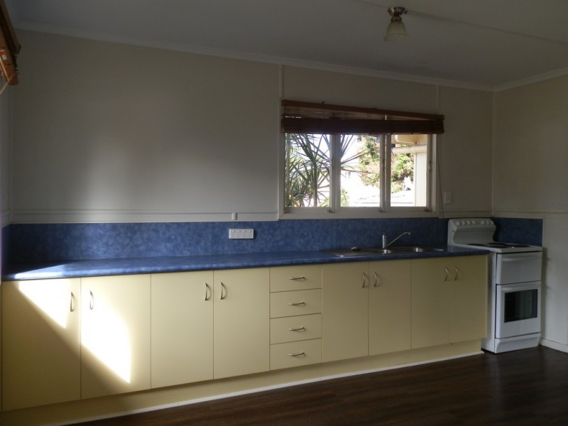 16 Racecourse Road, Emerald QLD 4720