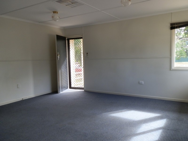 16 Racecourse Road, Emerald QLD 4720