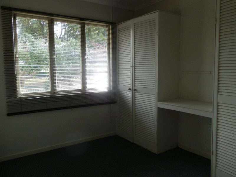 16 Racecourse Road, Emerald QLD 4720