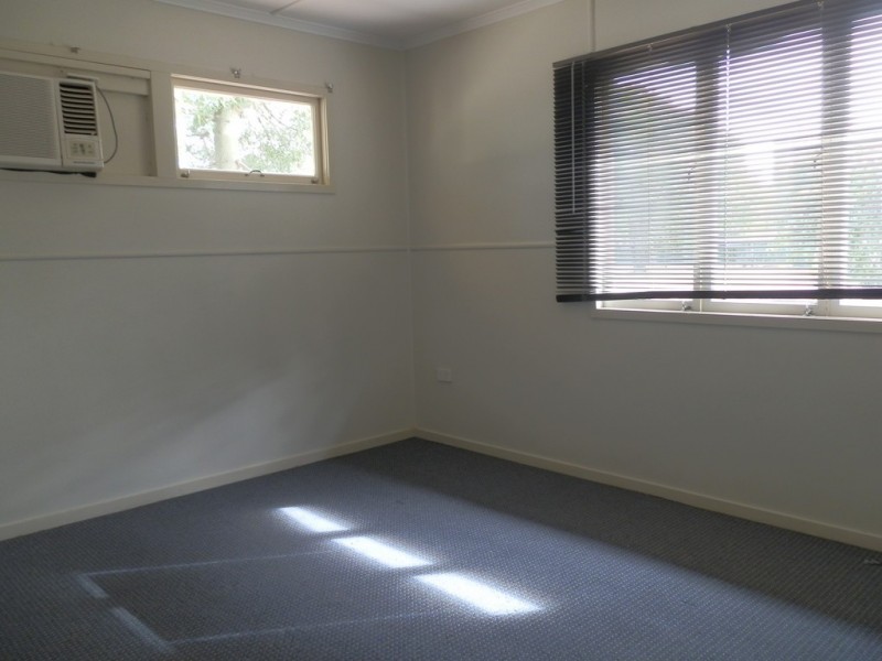 16 Racecourse Road, Emerald QLD 4720