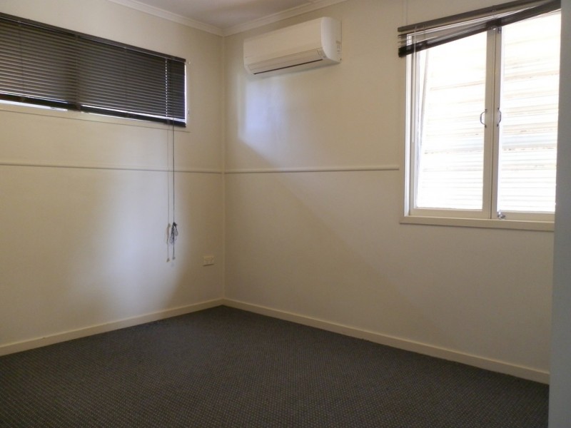 16 Racecourse Road, Emerald QLD 4720