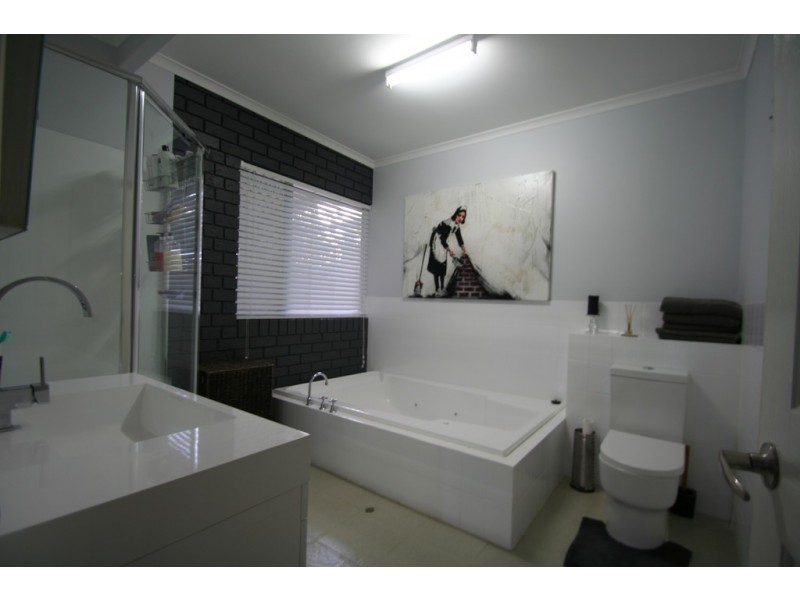 31 Egan Street, Emerald QLD 4720