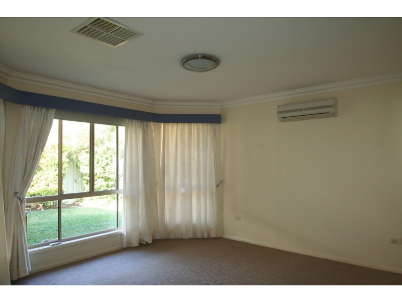 63 Crinum Crescent, Emerald QLD 4720
