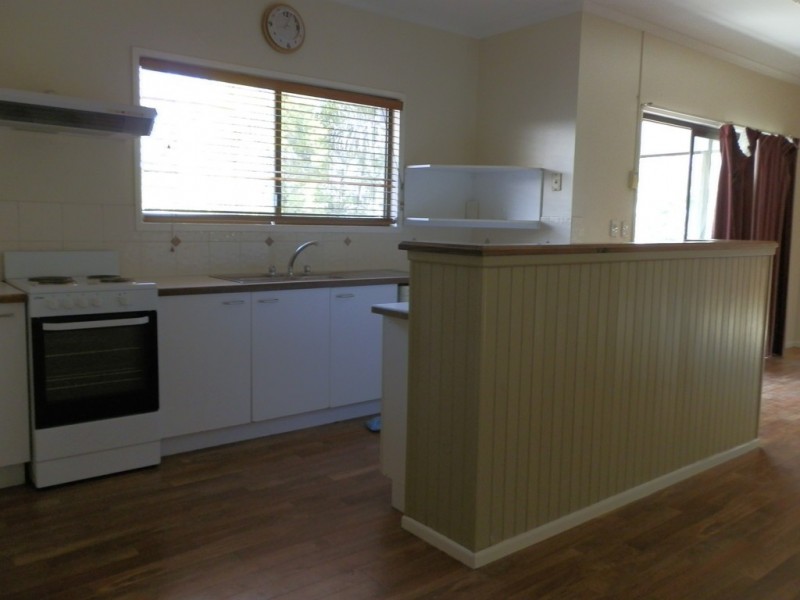 4 GILA PLACE, Emerald QLD 4720