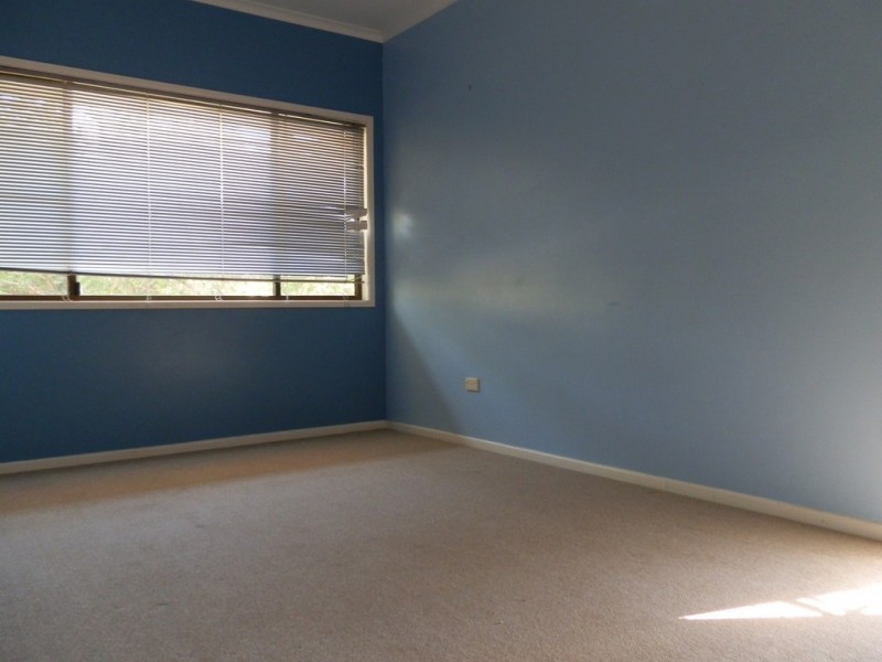 4 GILA PLACE, Emerald QLD 4720