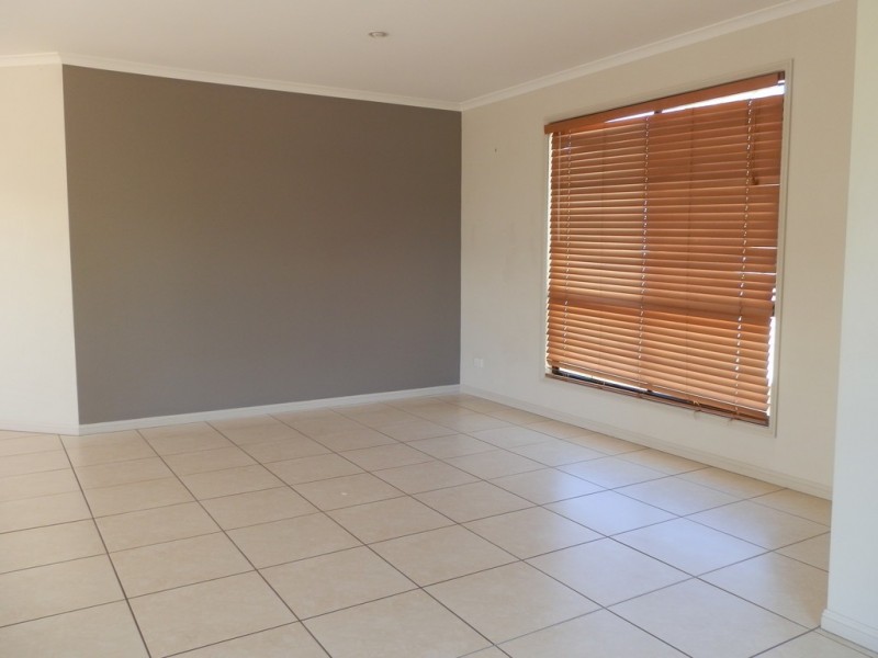 1/23 Callaghan Street, Emerald QLD 4720