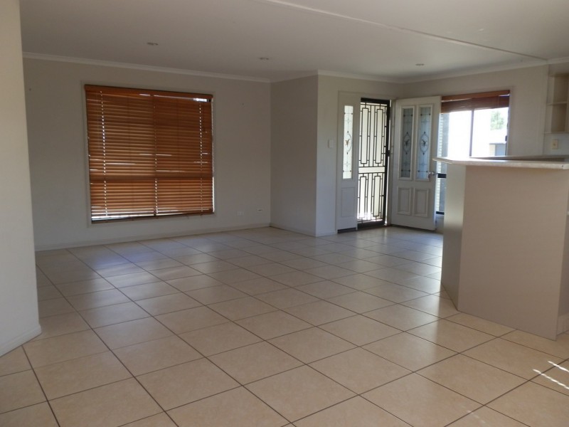 1/23 Callaghan Street, Emerald QLD 4720