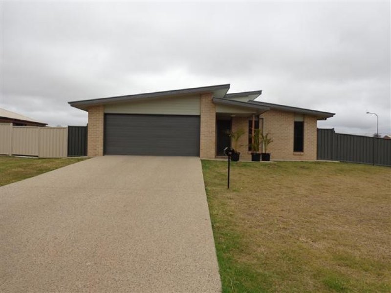 12 BLUE GUMS DRIVE, Emerald QLD 4720