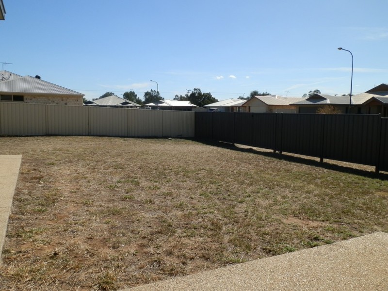 12 BLUE GUMS DRIVE, Emerald QLD 4720