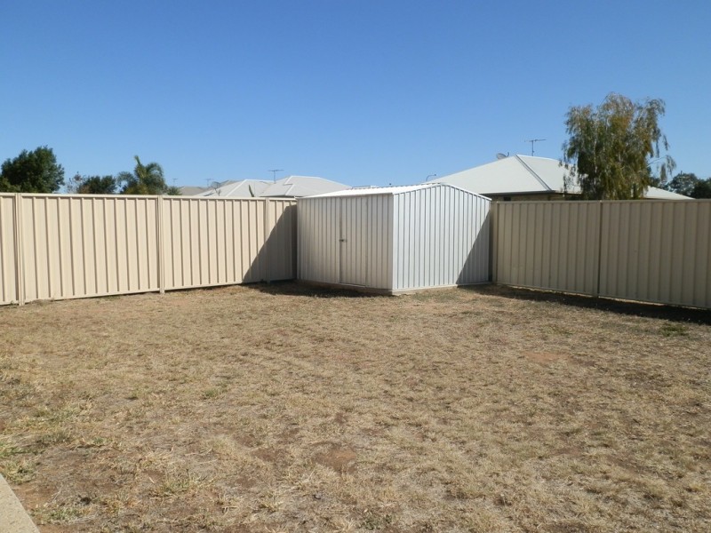 12 BLUE GUMS DRIVE, Emerald QLD 4720