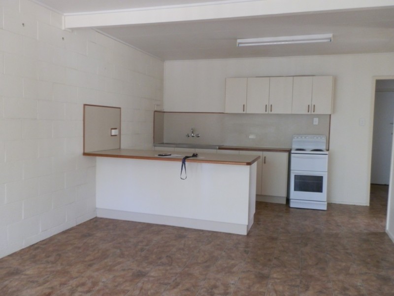 2/40 Old Airport Drive, Emerald QLD 4720