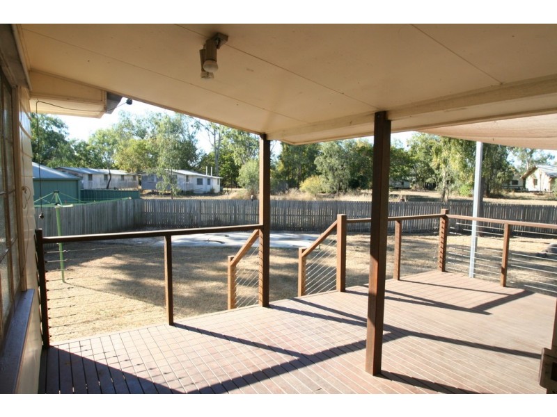 6 Edwards Place, Emerald QLD 4720