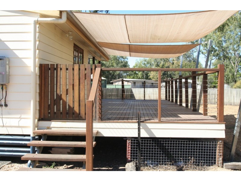 6 Edwards Place, Emerald QLD 4720