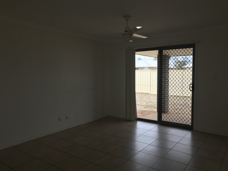 14 Lakeside Drive, Emerald QLD 4720