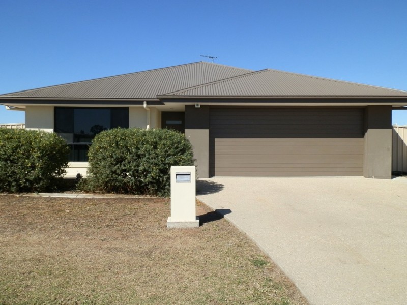 27 Thornton Street, Emerald QLD 4720